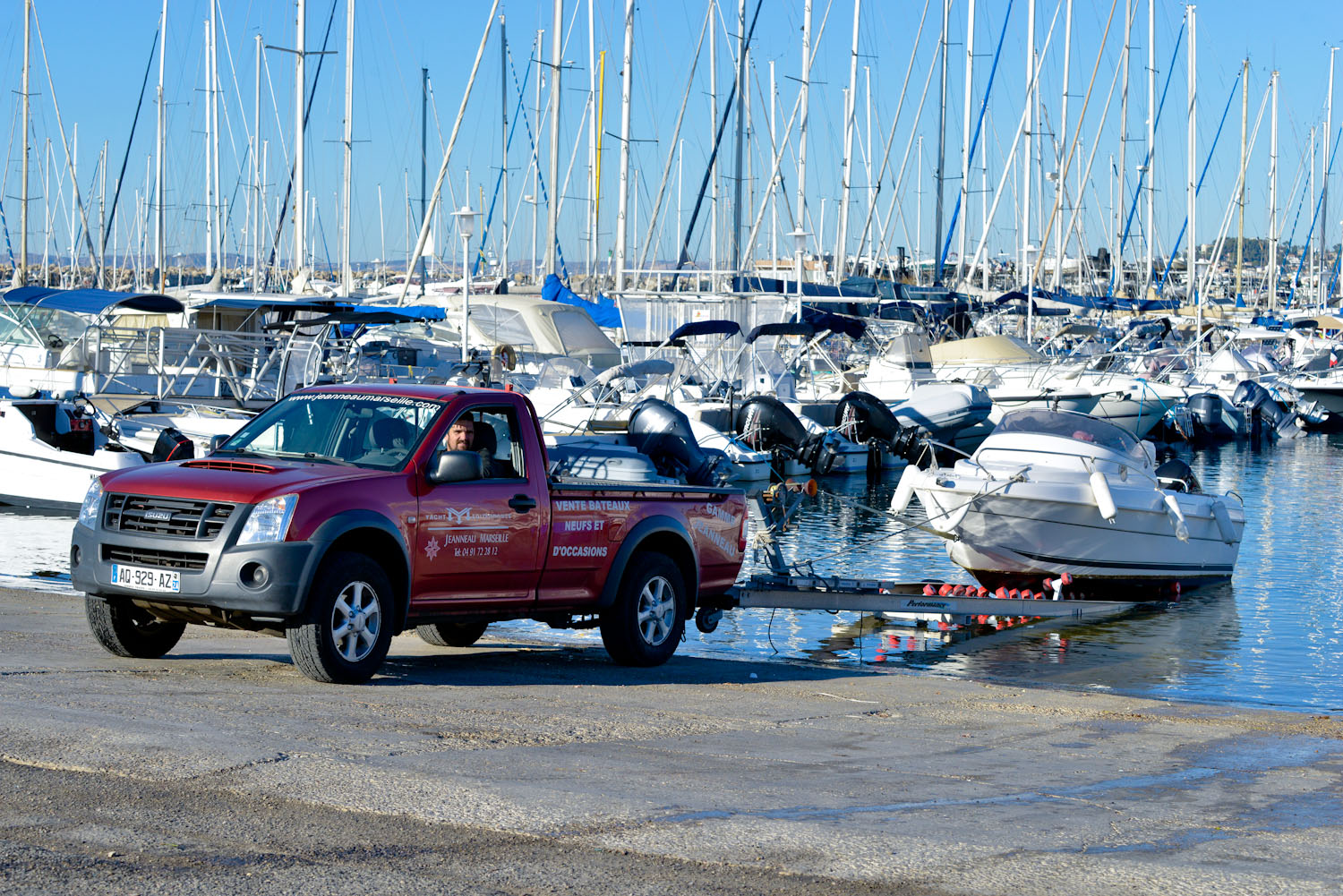 Service de Carène, reparation moteur, accastillage, chantier naval à Marseille au port de la pointe rouge