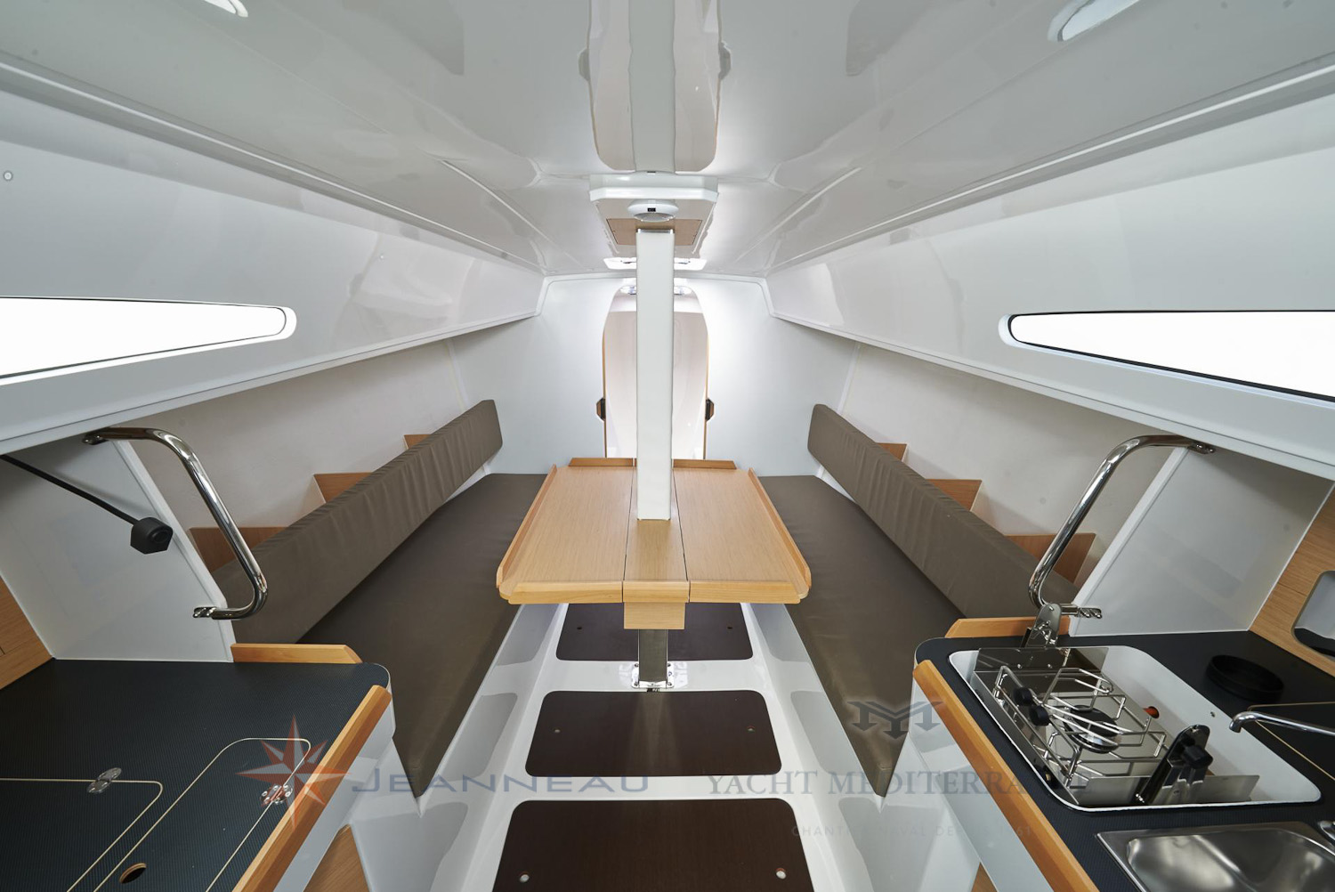 Voilier Jeanneau Sun Fast 3600, voilier croisière Marseille, Yacht Méditerranée.