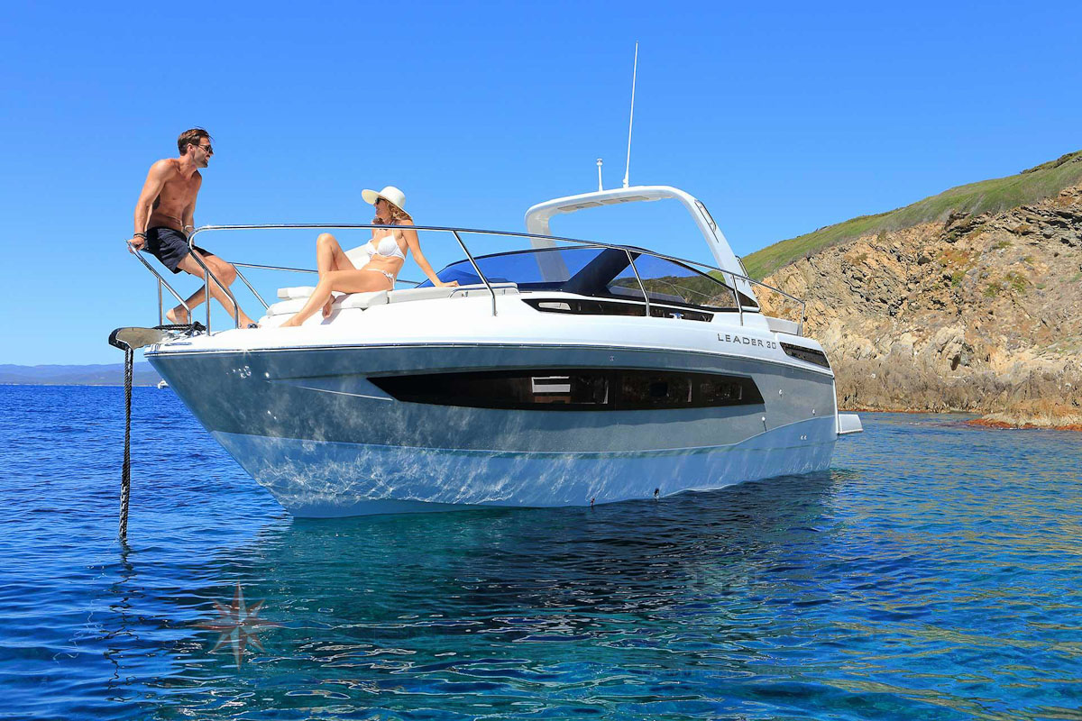 Bateau moteur Jeanneau-Leader 30bateau a Marseille Yatch mediterranee