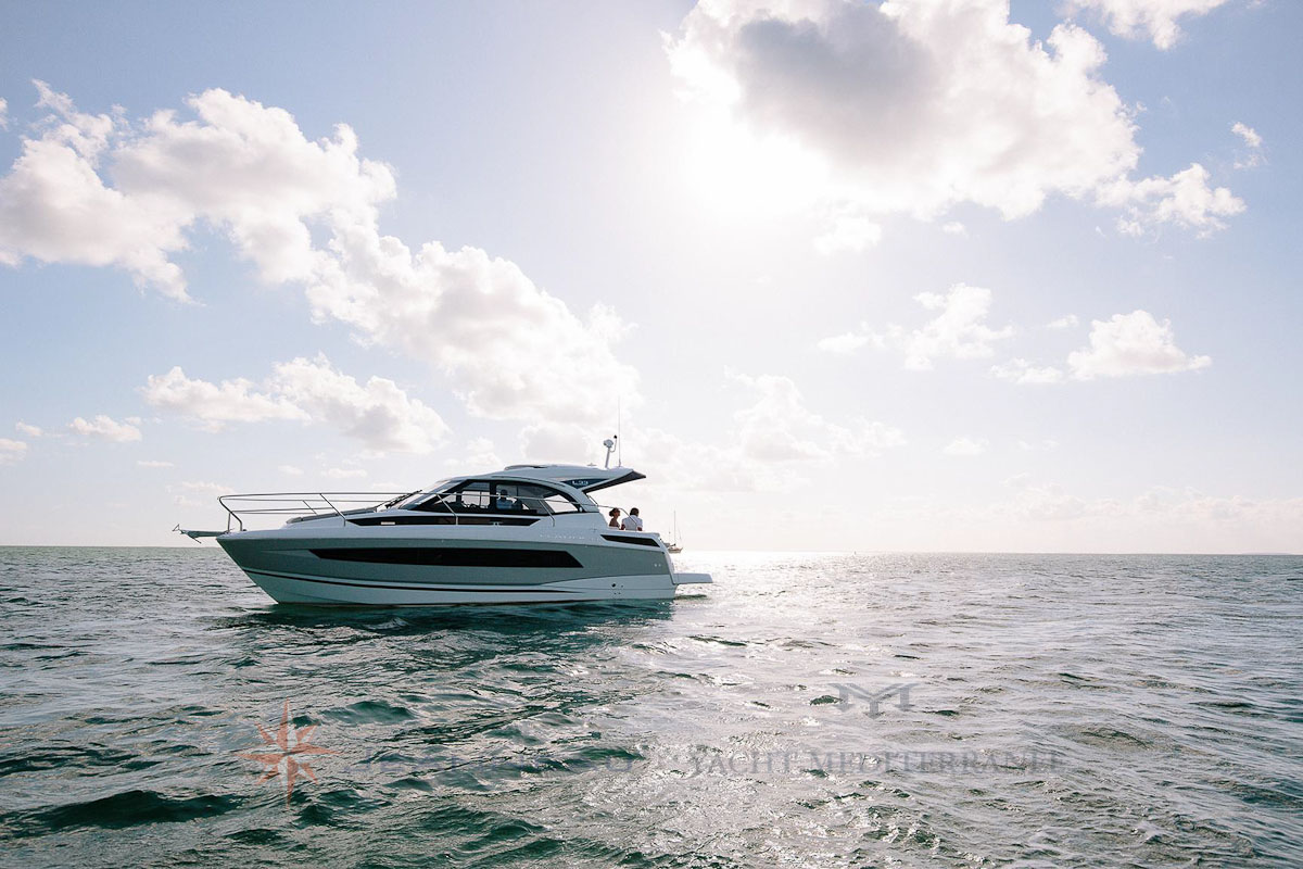 Bateau moteur Jeanneau-Leader 33 bateau a Marseille Yatch mediterranee