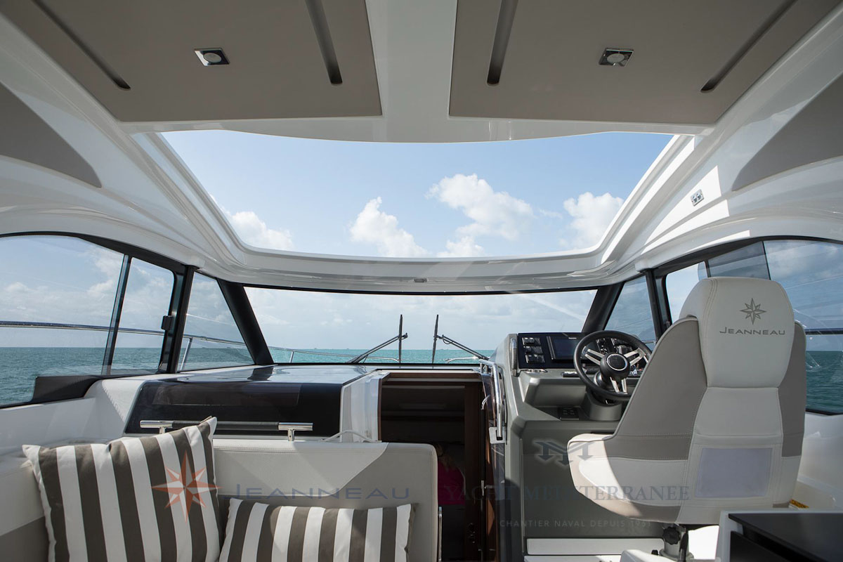 Bateau moteur Jeanneau-Leader 33 bateau a Marseille Yatch mediterranee