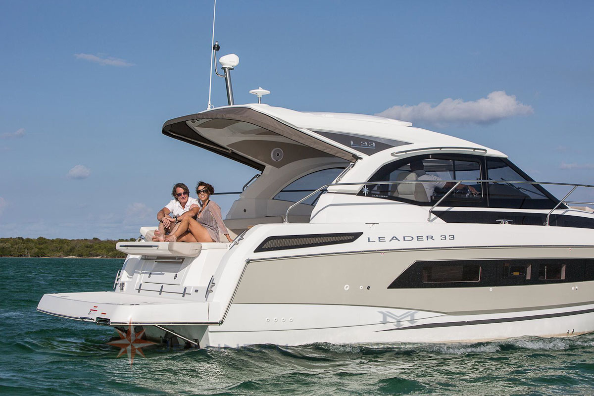 Bateau moteur Jeanneau-Leader 33 bateau a Marseille Yatch mediterranee