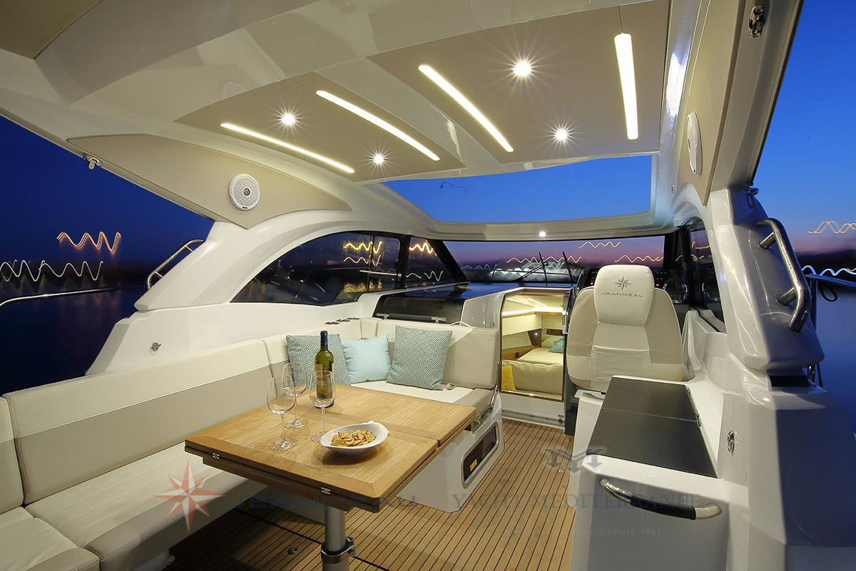 Bateau moteur Jeanneau-Leader 33 bateau a Marseille Yatch mediterranee