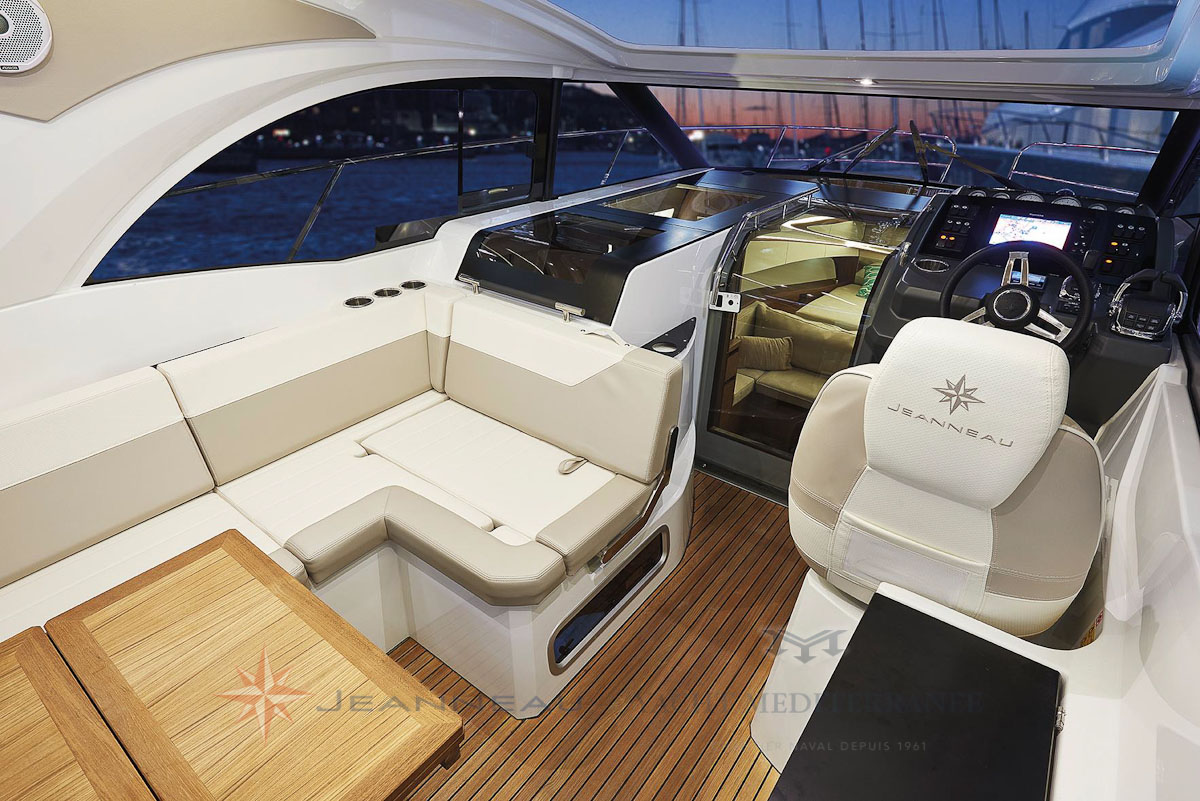 Bateau moteur Jeanneau-Leader 33 bateau a Marseille Yatch mediterranee