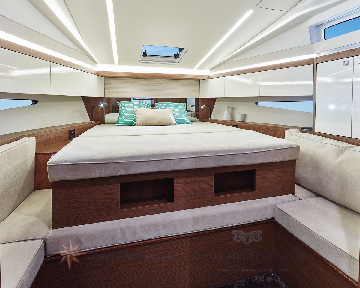 Bateau moteur Jeanneau-Leader 33 bateau a Marseille Yatch mediterranee