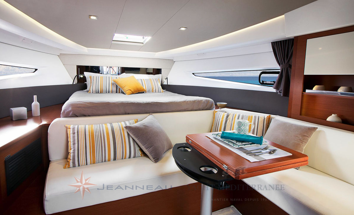 Bateau moteur Jeanneau Leader 36 bateau a Marseille Yatch Méditerranée