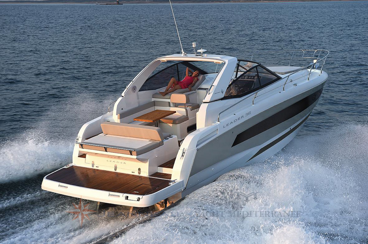 Bateau moteur Jeanneau Leader 36 bateau a Marseille Yatch Méditerranée