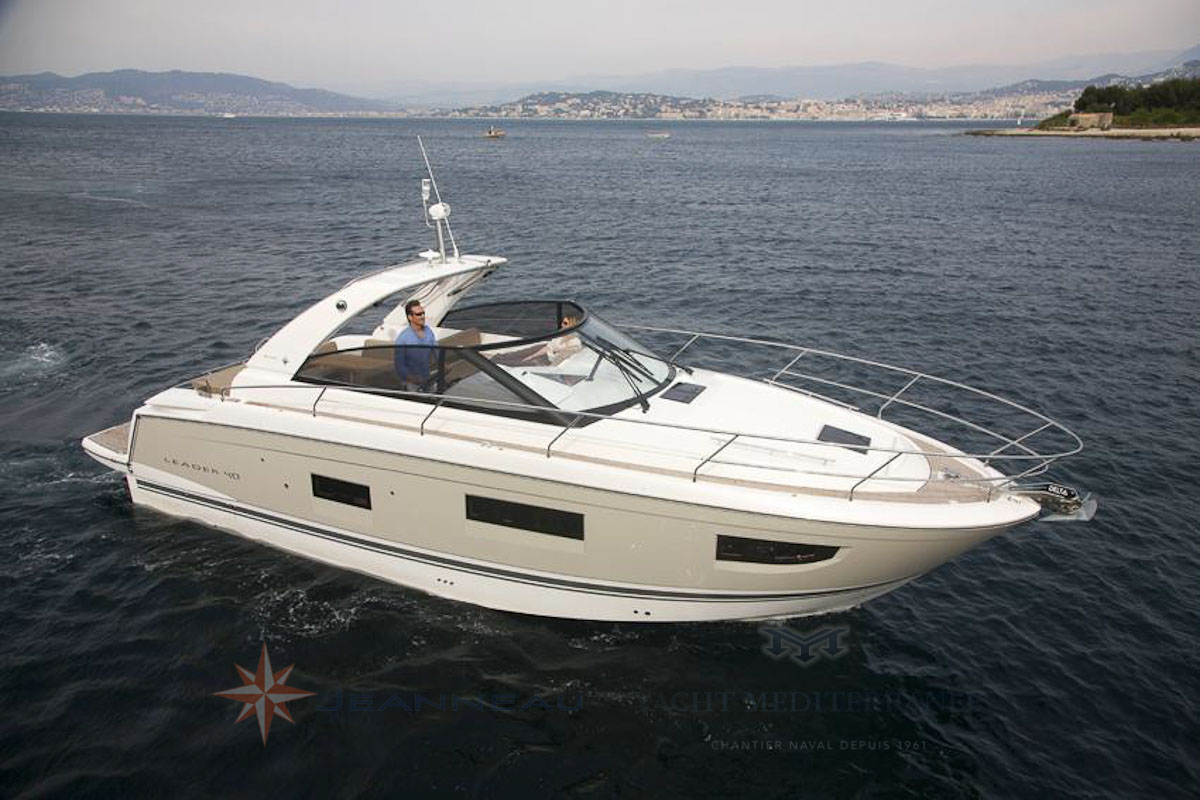Bateau moteur Jeanneau Leader 40 bateau a Marseille Yatch Méditerranée