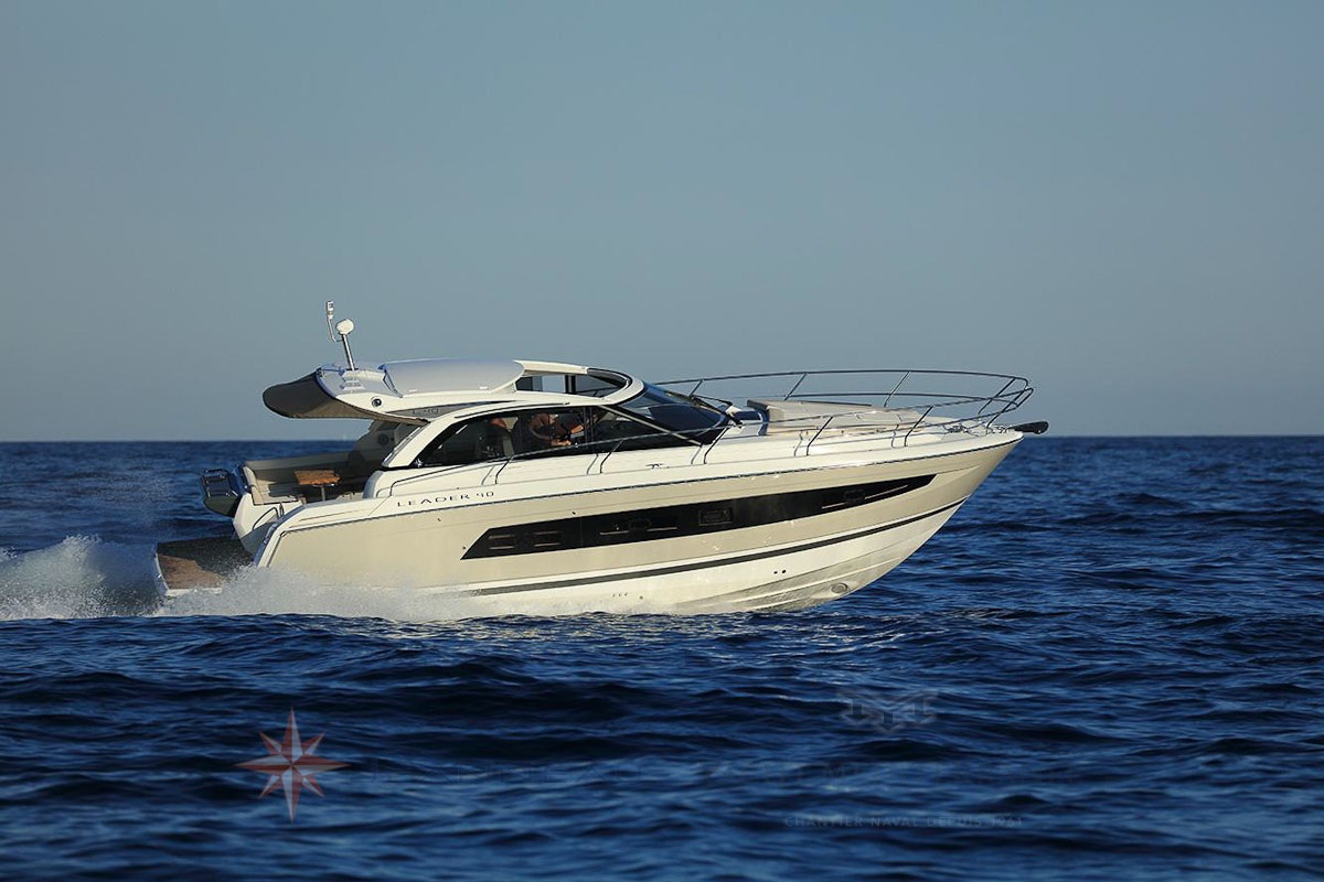 Bateau moteur Jeanneau Leader 40 bateau a Marseille Yatch Méditerranée
