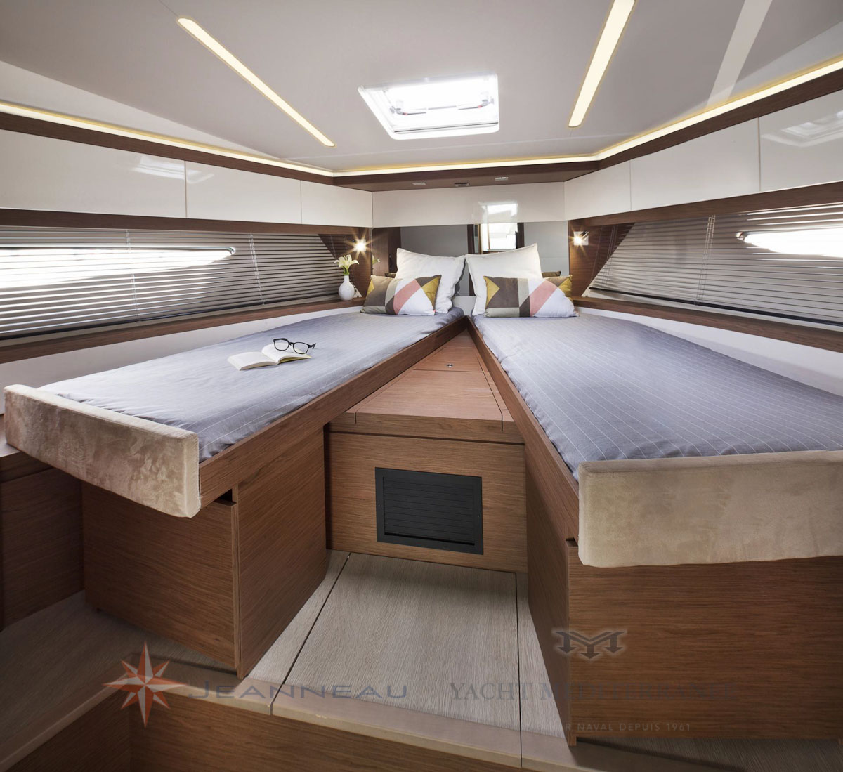 Bateau moteur Jeanneau Leader 46 bateau a Marseille Yatch Méditerranée