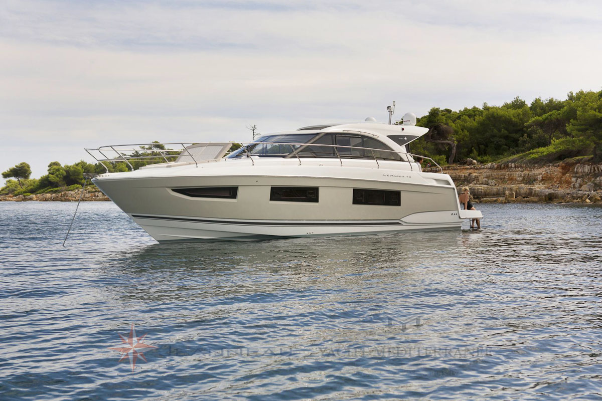 Bateau moteur Jeanneau Leader 46 bateau a Marseille Yatch Méditerranée