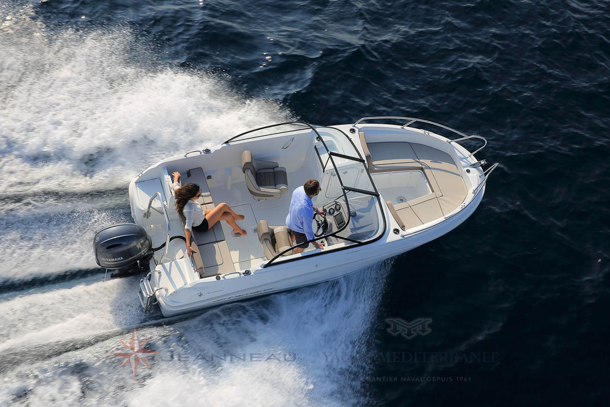 Cap-Camarat-bow-rider-55-bateau-moteur-in-board-Jeanneau-bateau-a-Marseille-yatch-mediterranee-5-2 Cap Camara bow rider 55BR bateau moteur in board Jeanneau bateau à Marseille Yatch-Méditerranée