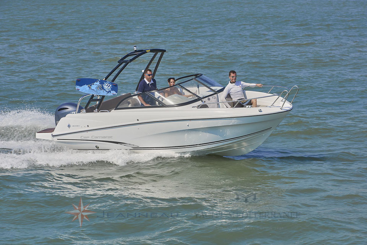 Cap Camara bow rider 6.5BR bateau moteur in board Jeanneau bateau à Marseille Yatch-Méditerranée