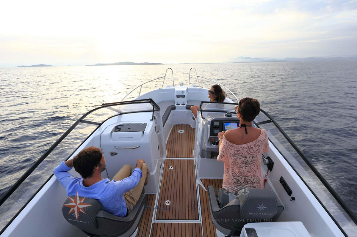 Le nouveau Cap Camara BR Bow Rider 7.5BR bateau moteur in board Jeanneau bateau à Marseille Yatch-Méditerranée