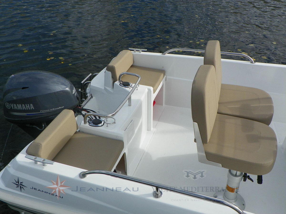 Bateau Hors bord Cap Camarat 4.7 CC Center Console Jeanneau – Yacht Méditerranée Marseille
