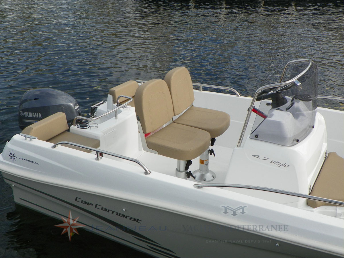 Bateau Hors bord Cap Camarat 4.7 CC Center Console Jeanneau – Yacht Méditerranée Marseille