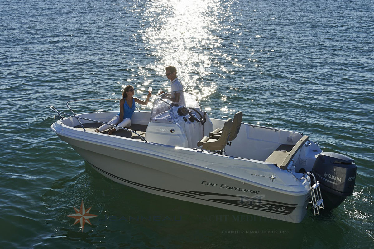 Cap-Camarat-center-console-55-bateau-moteur-in-board-Jeanneau-bateau-a-Marseille-yatch-mediterranee-1-2 Cap Camarat 5.5 CC Center Console Bateau Hors bord Jeanneau – Yacht Méditerranée Marseille