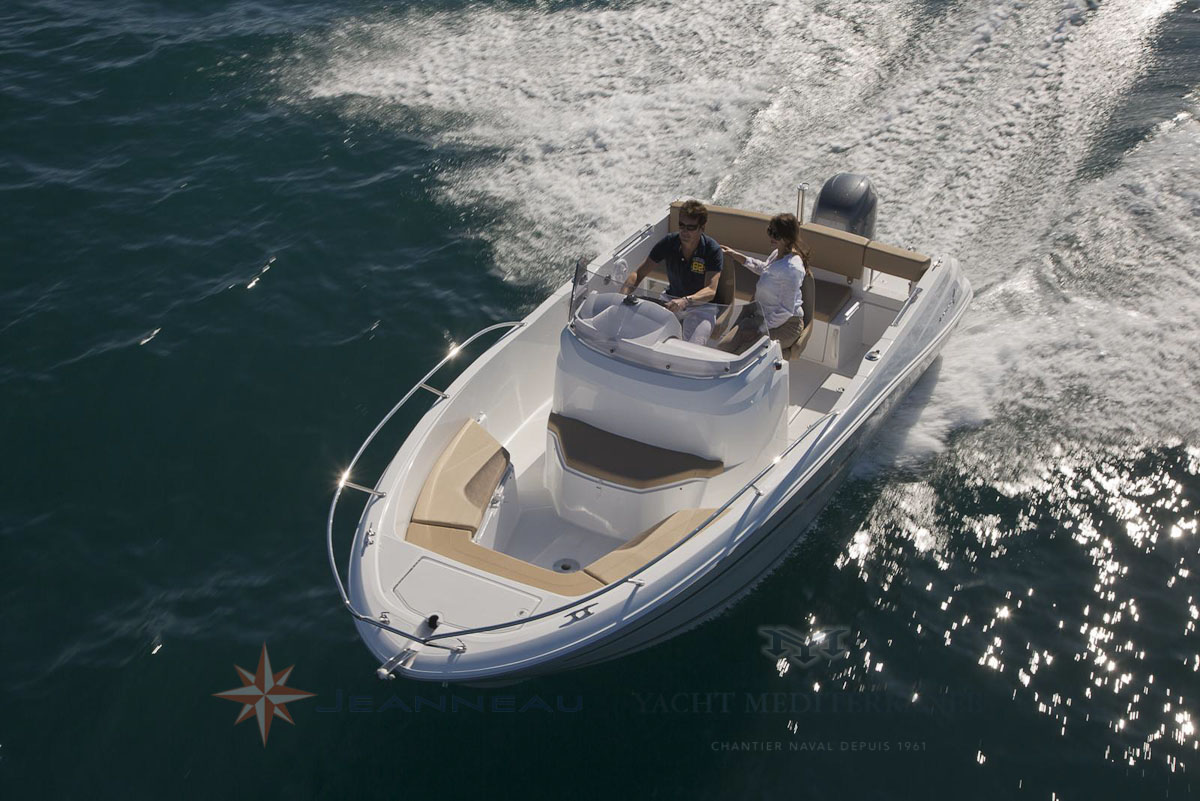 Cap-Camarat-center-console-65-bateau-moteur-in-board-Jeanneau-bateau-a-Marseille-yatch-mediterranee-5-2 Bateau Hors bord Cap Camarat 6.5 CC Center Console Jeanneau – Yacht Méditerranée Marseille
