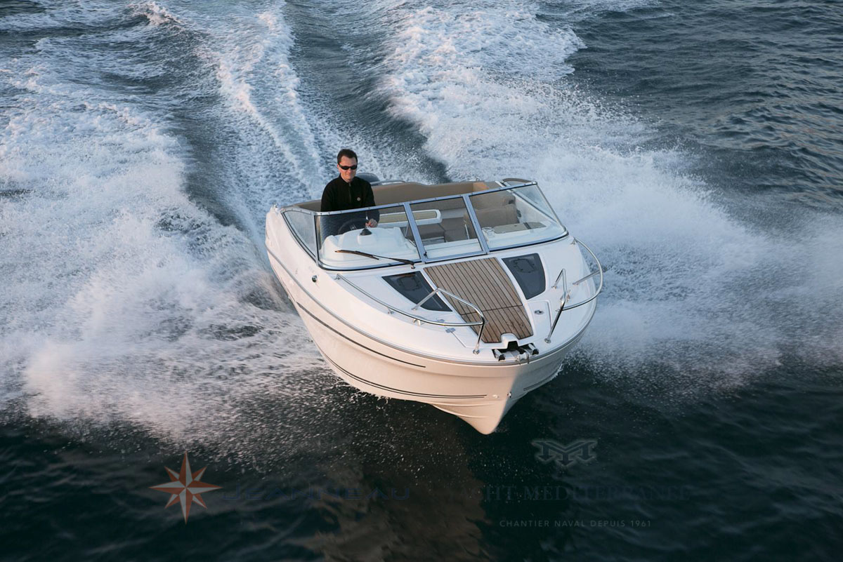 Bateau Hors bord Jeanneau Cap Camarat 6.5 DC Day Cruiser – Yacht Méditerranée Marseille vente de bateaux neufs et occasions