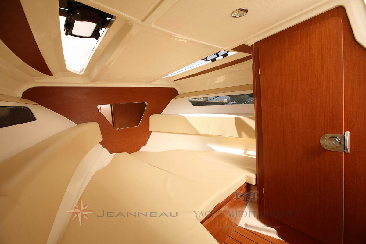 Cap-Camarat-day-cruiser-75-dc-bateau-moteur-in-board-Jeanneau-bateau-a-Marseille-yatch-mediterranee-1-2 Bateau Hors bord Jeanneau Cap Camarat 7.5 DC Day Cruiser – Yacht Méditerranée Marseille vente de bateaux neufs et occasions