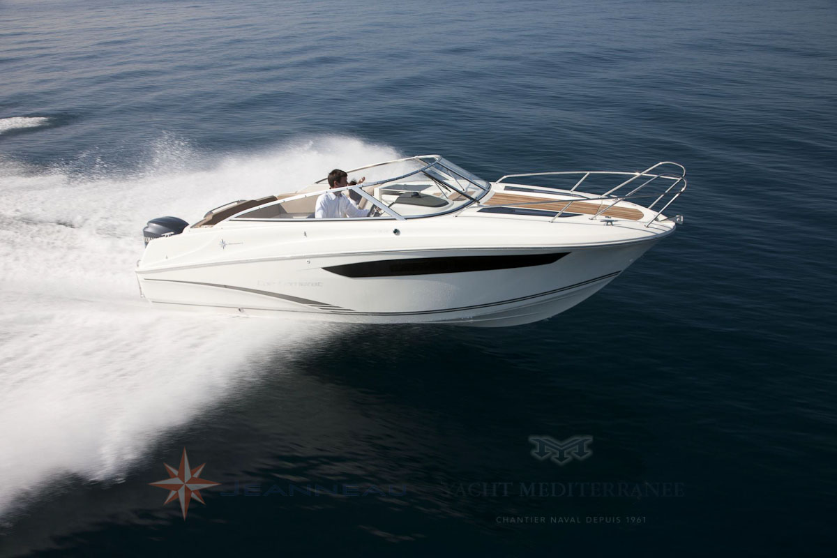 Cap-Camarat-day-cruiser-75-dc-bateau-moteur-in-board-Jeanneau-bateau-a-Marseille-yatch-mediterranee-2-2 Bateau Hors bord Jeanneau Cap Camarat 7.5 DC Day Cruiser – Yacht Méditerranée Marseille vente de bateaux neufs et occasions