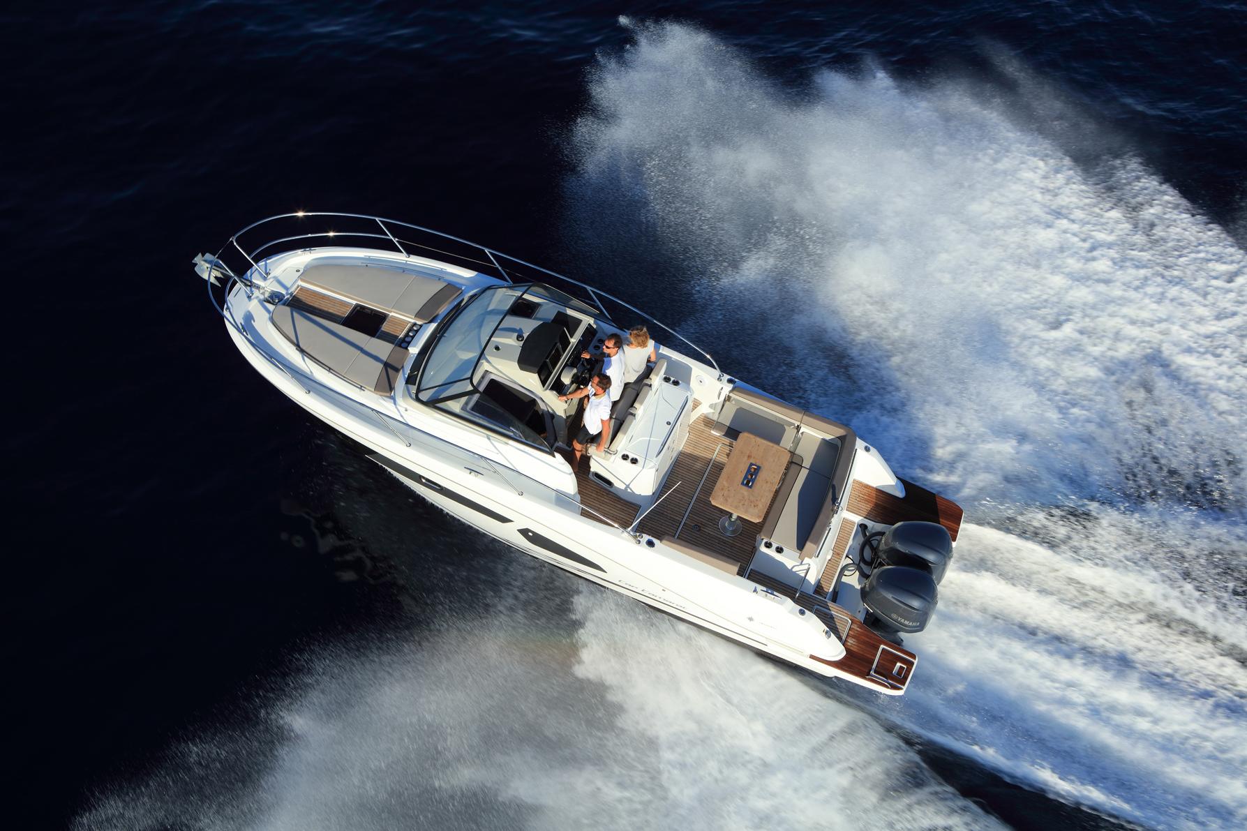 Cap Camarat 10.5 WA Walk Around Bateau Hors bord Jeanneau – Yacht Méditerranée Marseille vente de bateaux neufs et occasions