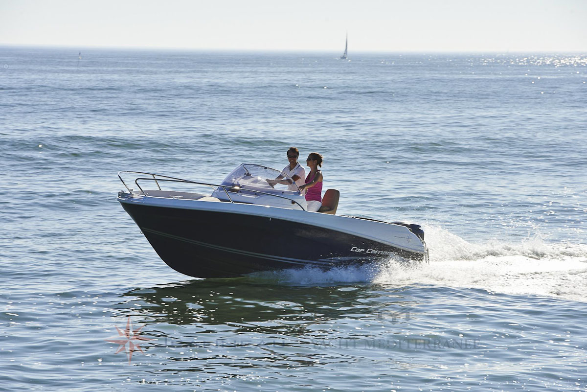 Bateau Hors bord Jeanneau Cap Camarat 5.5 WA Walk Around – Yacht Méditerranée Marseille vente de bateaux neufs et occasions
