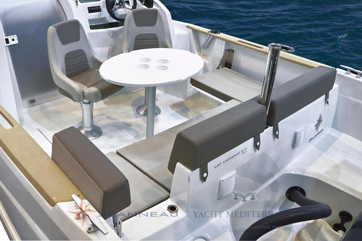 Bateau Hors bord Jeanneau Cap Camarat 6.5 WA Walk Around – Yacht Méditerranée Marseille vente de bateaux neufs et occasions