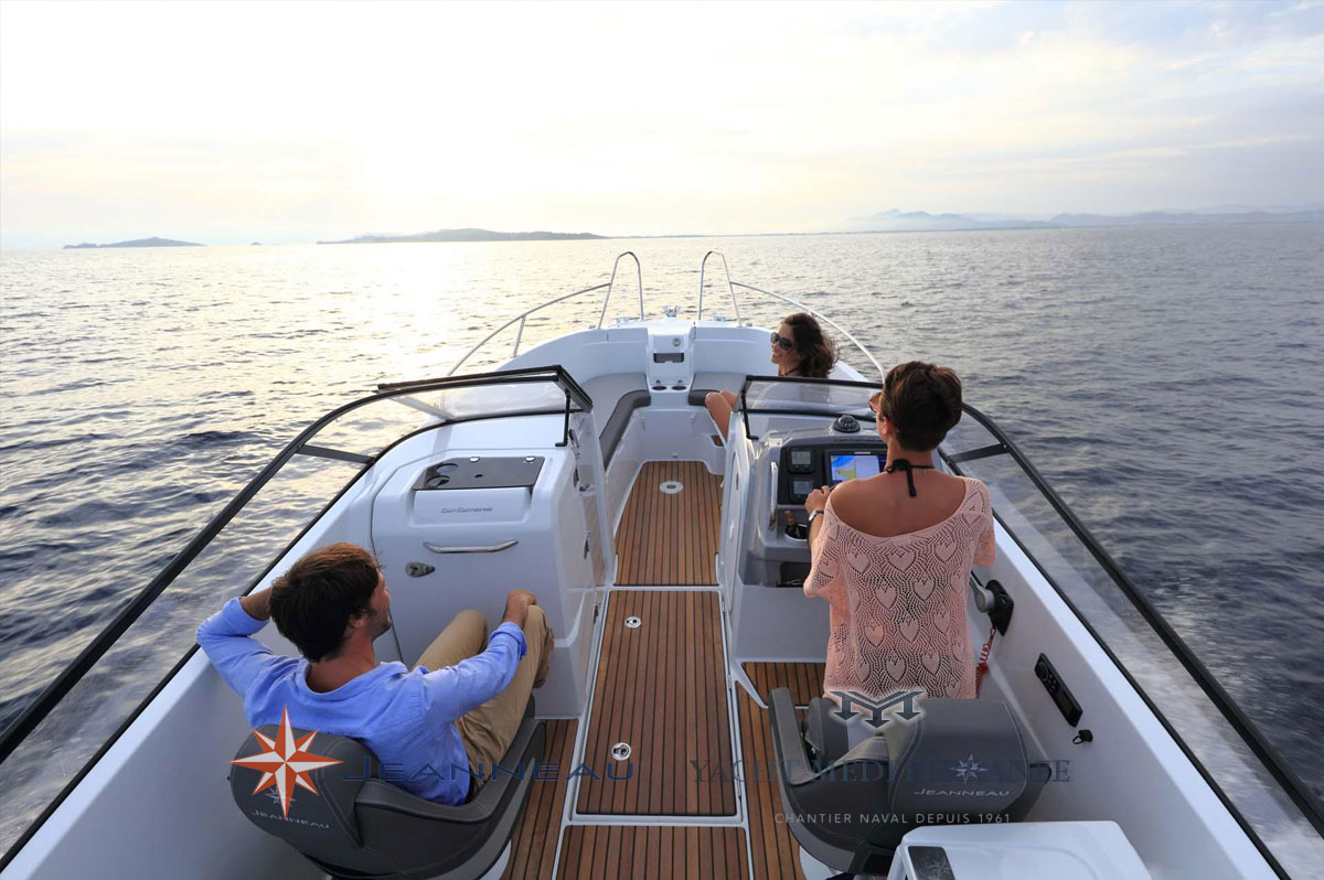 Le nouveau Cap Camara BR Bow Rider 7.5BR bateau moteur in board Jeanneau bateau à Marseille Yatch-Méditerranée
