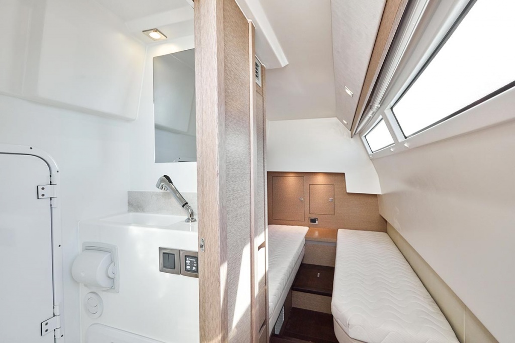 PRESTIGE_630-yacht-mediterannee-jeanneau-marseille-luxury-yachts-4 Prestige Yacht Division – Prestige 630 – Yacht Méditérranée Marseille nice cannes – Luxury Yachts