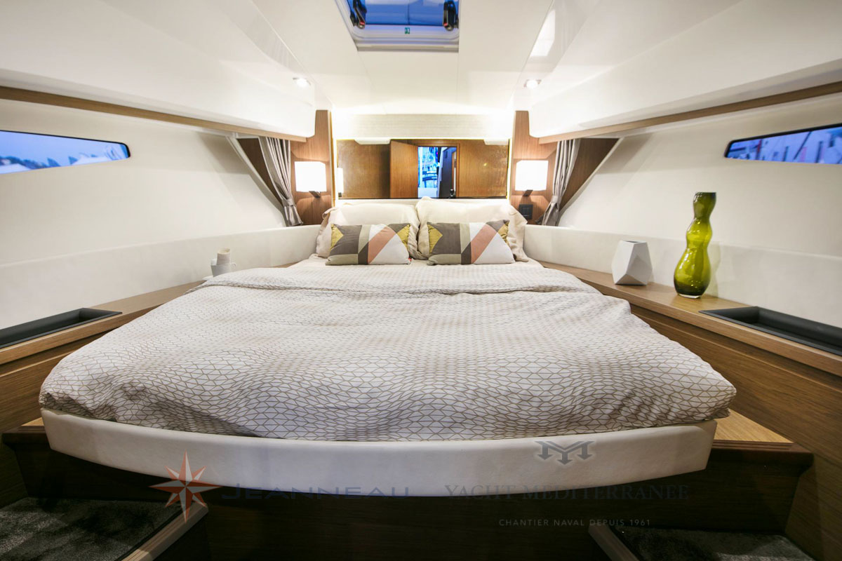 bateau-in-board-Jeanneau-velasco-37f-bateau-a-Marseille-yatch-mediterranee-2-2 Jeanneau VELASCO 37F bateau de croisière Marseille - Yatch Méditerranée Marseille