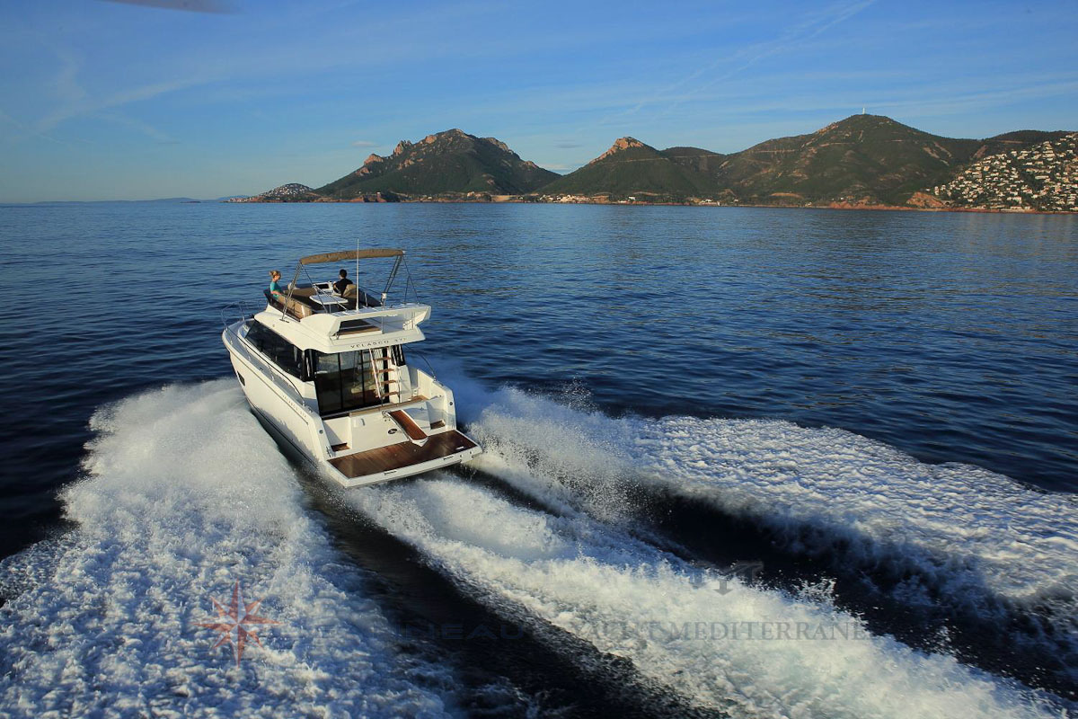bateau-in-board-Jeanneau-velasco-37f-bateau-a-Marseille-yatch-mediterranee-8-2 Jeanneau VELASCO 37F bateau de croisière Marseille - Yatch Méditerranée Marseille