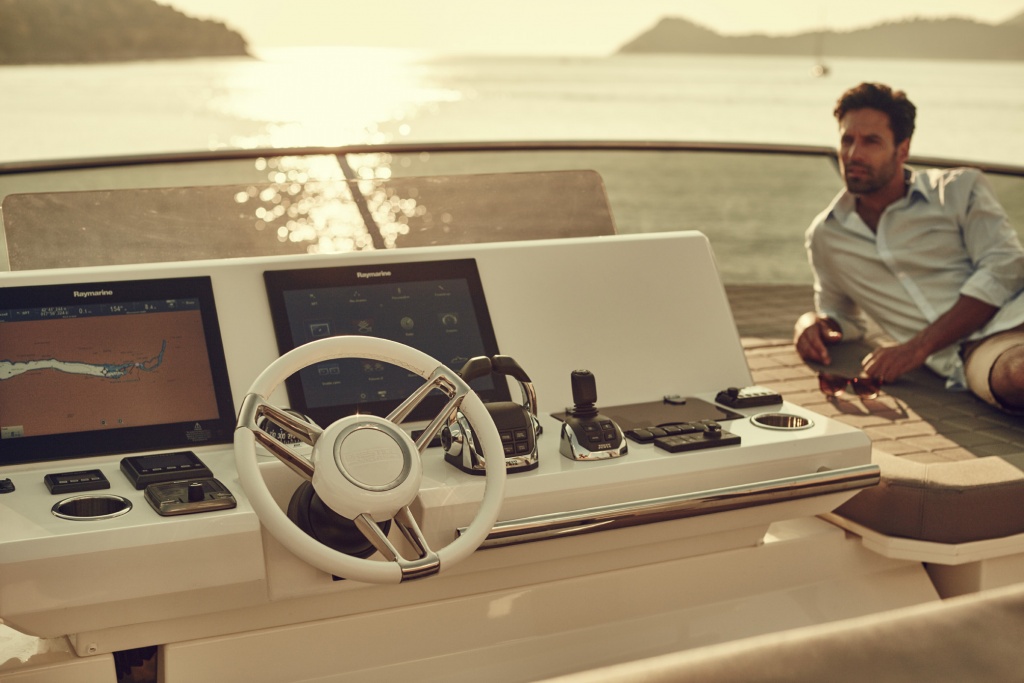 luxury-yachts-PRESTIGE_680-yacht-mediterannee-jeanneau-marseille-13 Prestige Yacht Division – Prestige 680 – Yacht Méditérranée Marseille nice cannes – Luxury Yachts