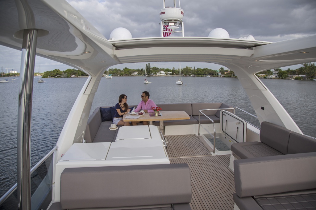 luxury-yachts-PRESTIGE_680-yacht-mediterannee-jeanneau-marseille-3 Prestige Yacht Division – Prestige 680 – Yacht Méditérranée Marseille nice cannes – Luxury Yachts