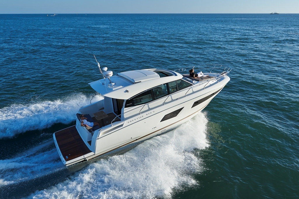 luxury-yachts-coupe-line-prestige-420s-yacht-mediterannee-jeanneau-marseille-1 Yacht Prestige Coupé Line 420S – Yacht Méditérranée Marseille Cannes Nice Saint Tropez – Luxury Yachts