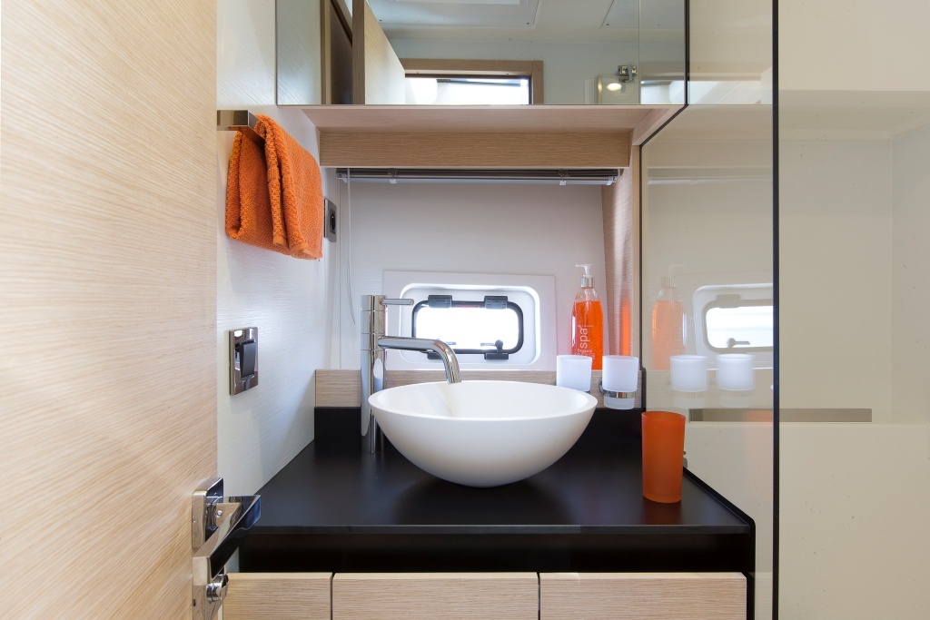 luxury-yachts-flybridge-line-prestige-420-yacht-mediterannee-jeanneau-marseille-7 Flybridge Line Prestige 420 Luxury Yachts - Yacht Méditerranée Jeanneau Marseille - Nice -Cannes