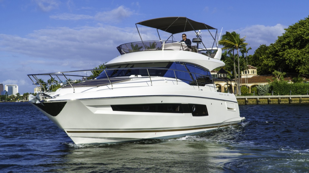 Flybridge Line Prestige 460 Luxury Yachts - Yacht Méditerranée Jeanneau Marseille - Nice -Cannes