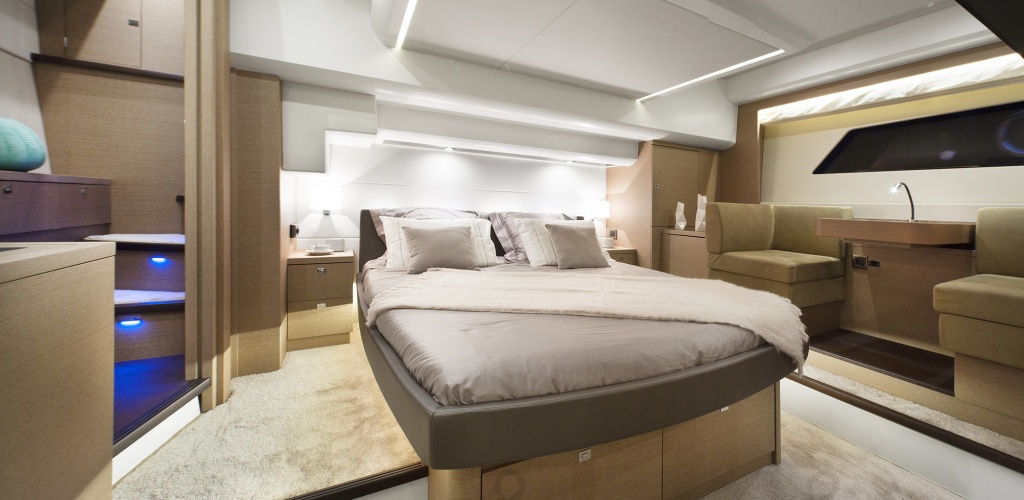 luxury-yachts-flybridge-line-prestige-560-yacht-mediterannee-jeanneau-marseille-9 Luxury Yachts Flybridge Line Prestige 560 - Yacht Méditerranée Jeanneau Marseille - Nice -Cannes