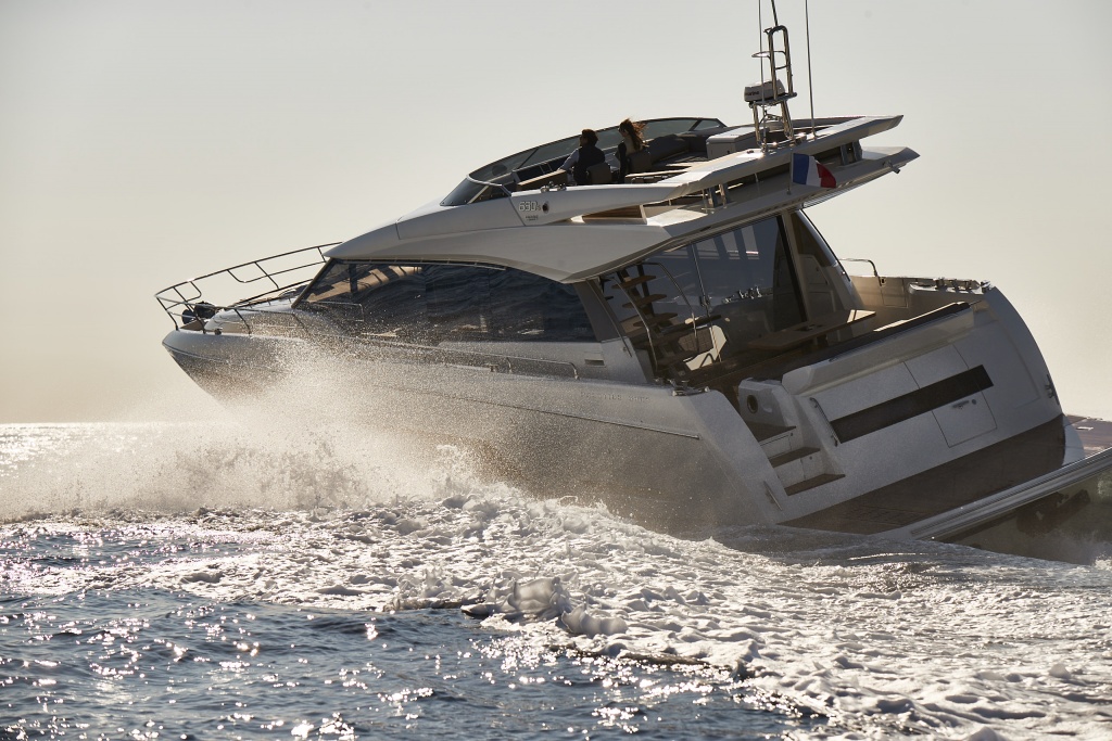 Prestige Yacht Division – Prestige 680 Sportfly – Yacht Méditérranée Marseille nice cannes – Luxury Yachts