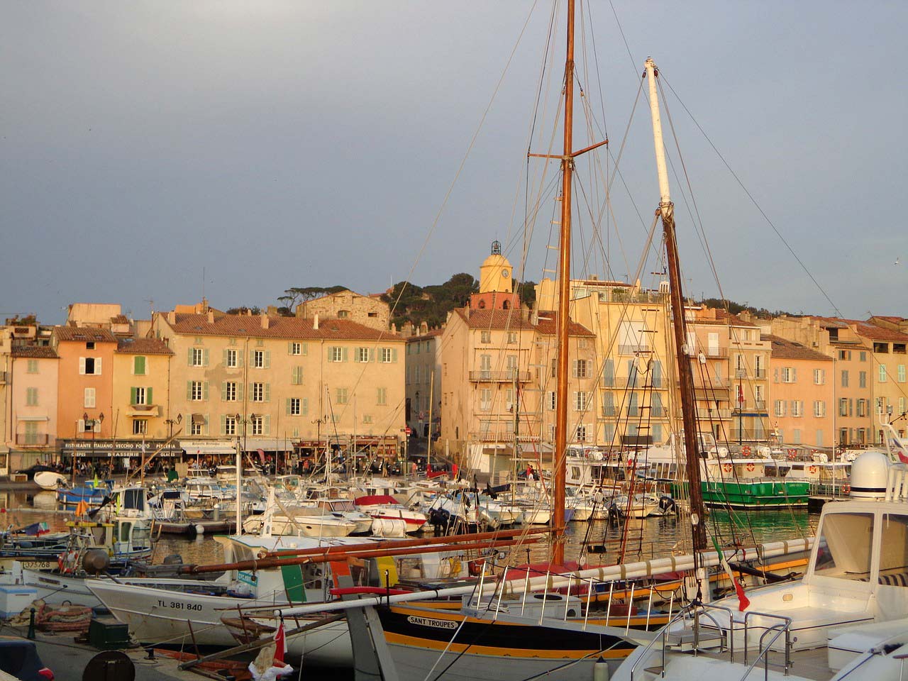 Essais clients Jeanneau Marseille à Saint Tropez - Jeanneau port de Saint Tropez - Yacht Méditerranée Marseille