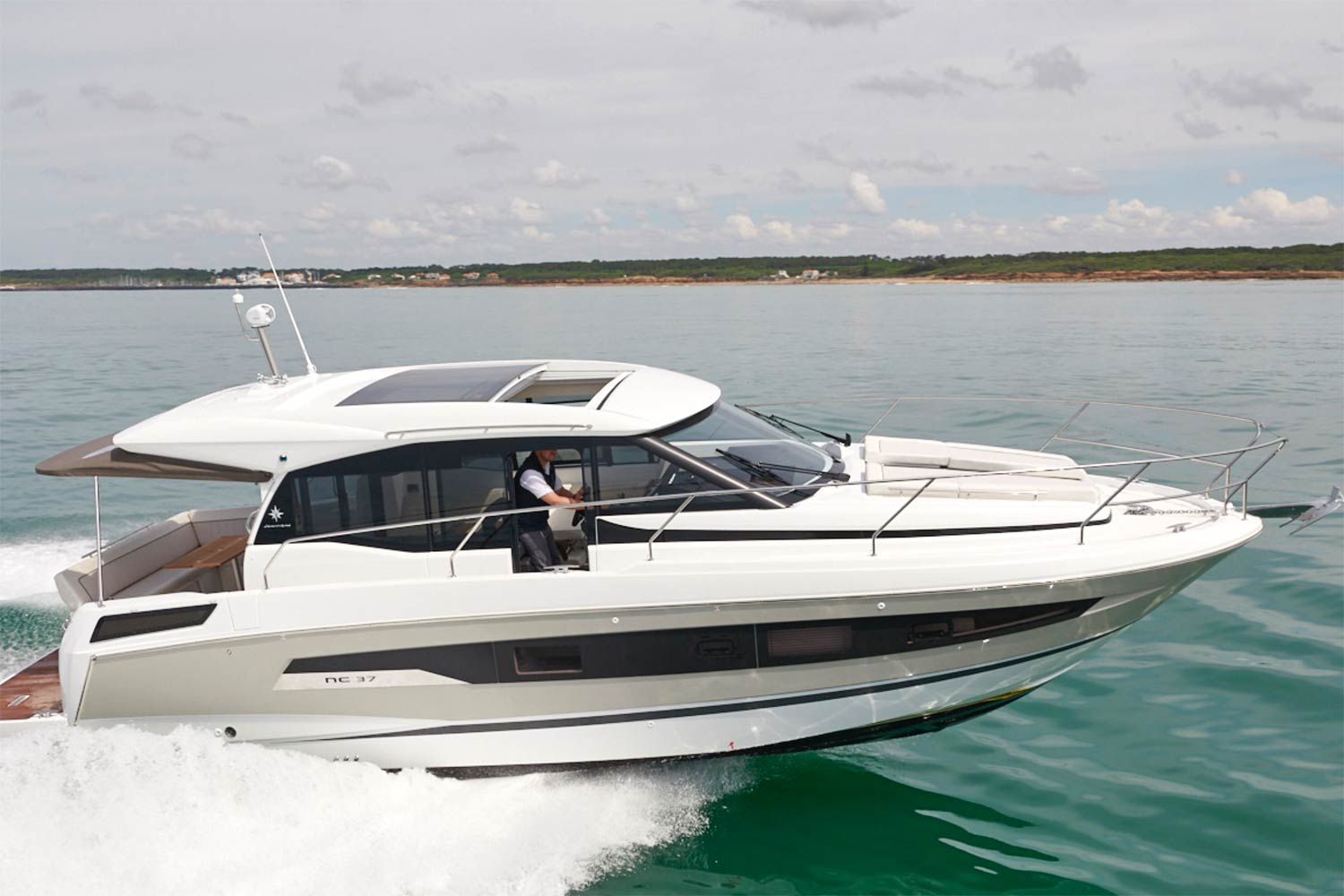 Jeanneau NC37 nouveauté 2018 - Jeanneau Marseille - Yacht Méditerranée