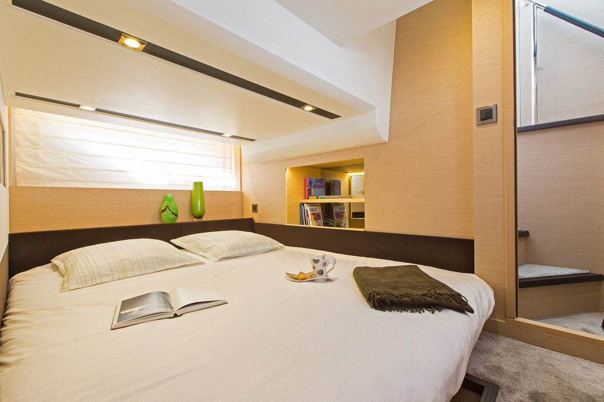 luxury-yachts-prestige-420-flybridge-2-2020-yacht-marseille Prestige 420 Flybridge Yacht - Marseille