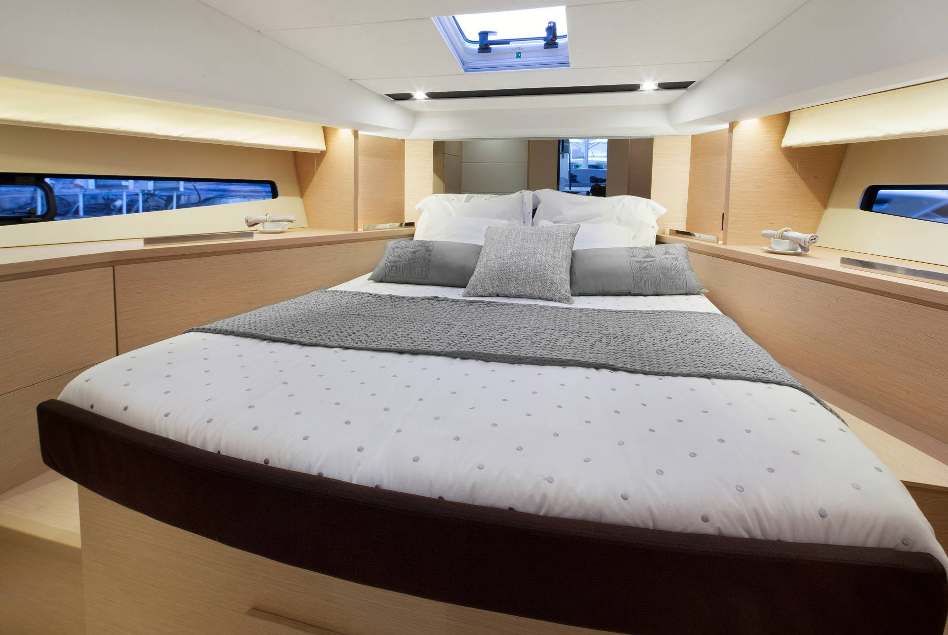 luxury-yachts-prestige-420-flybridge-interieur-2020-yacht-marseille Prestige 420 Flybridge Yacht - Marseille