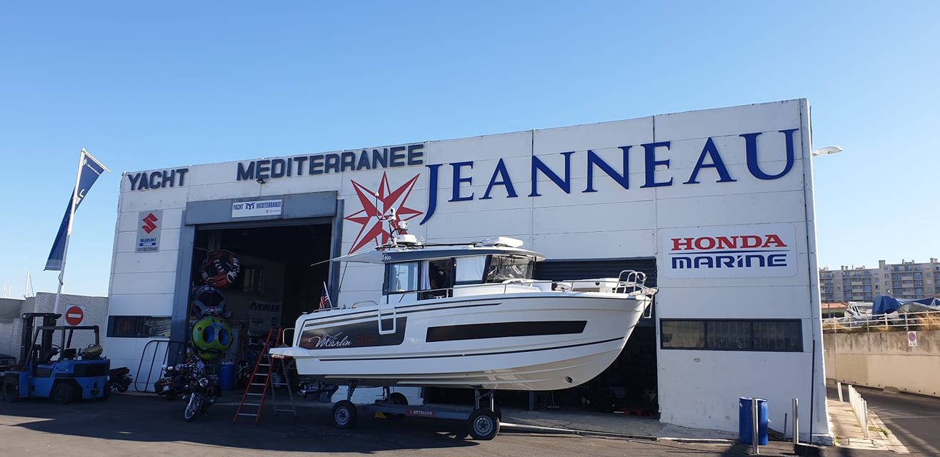 Merry Fisher 895 Marlin Offshore - Raymarine