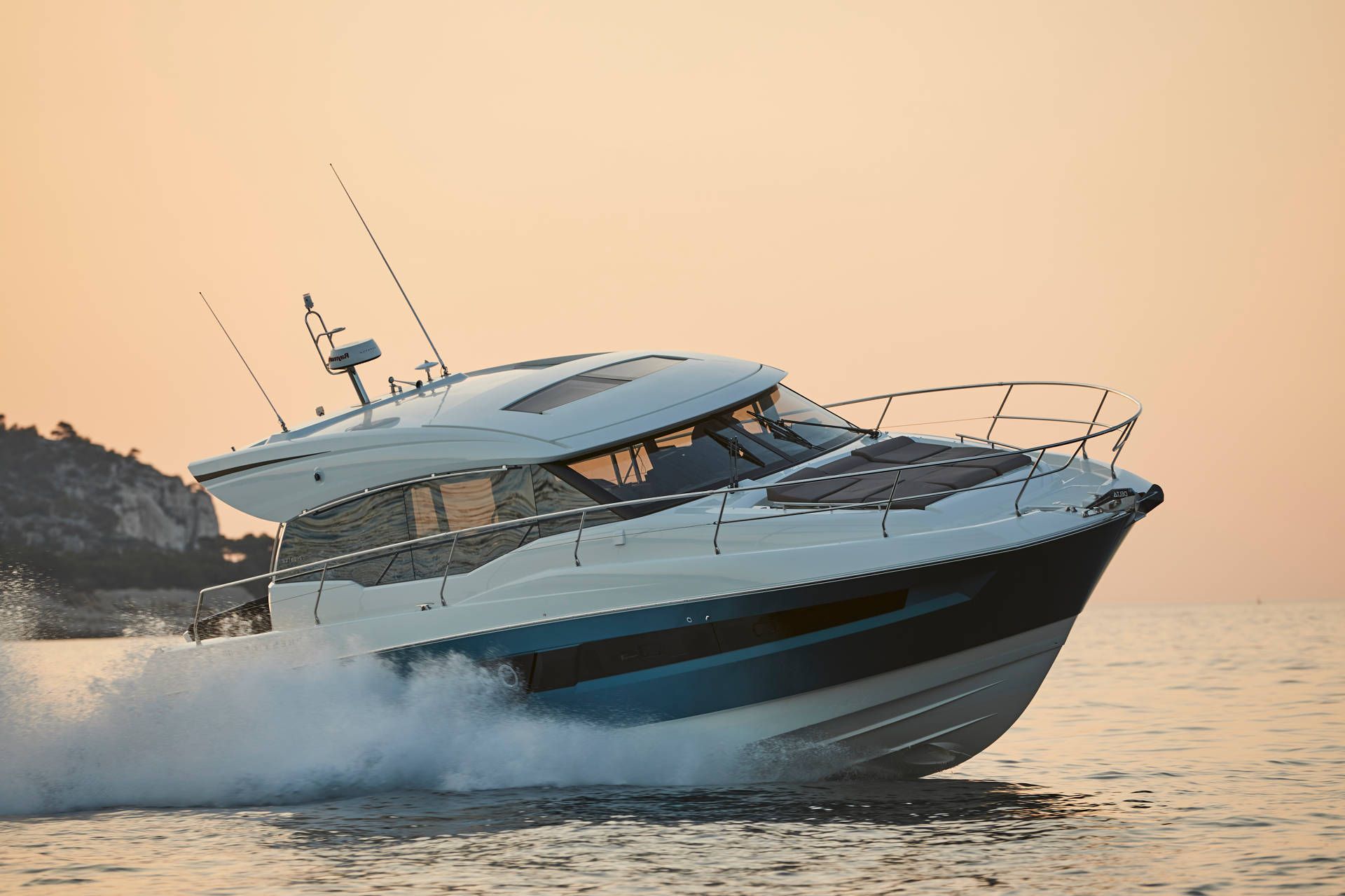 Yacht Prestige S-Line 460S exterieur-Yacht Mediterranee Marseille-8 Yacht Prestige Coupé Line 460S – Yacht Méditérranée Marseille Cannes Nice Saint Tropez – Luxury Yachts