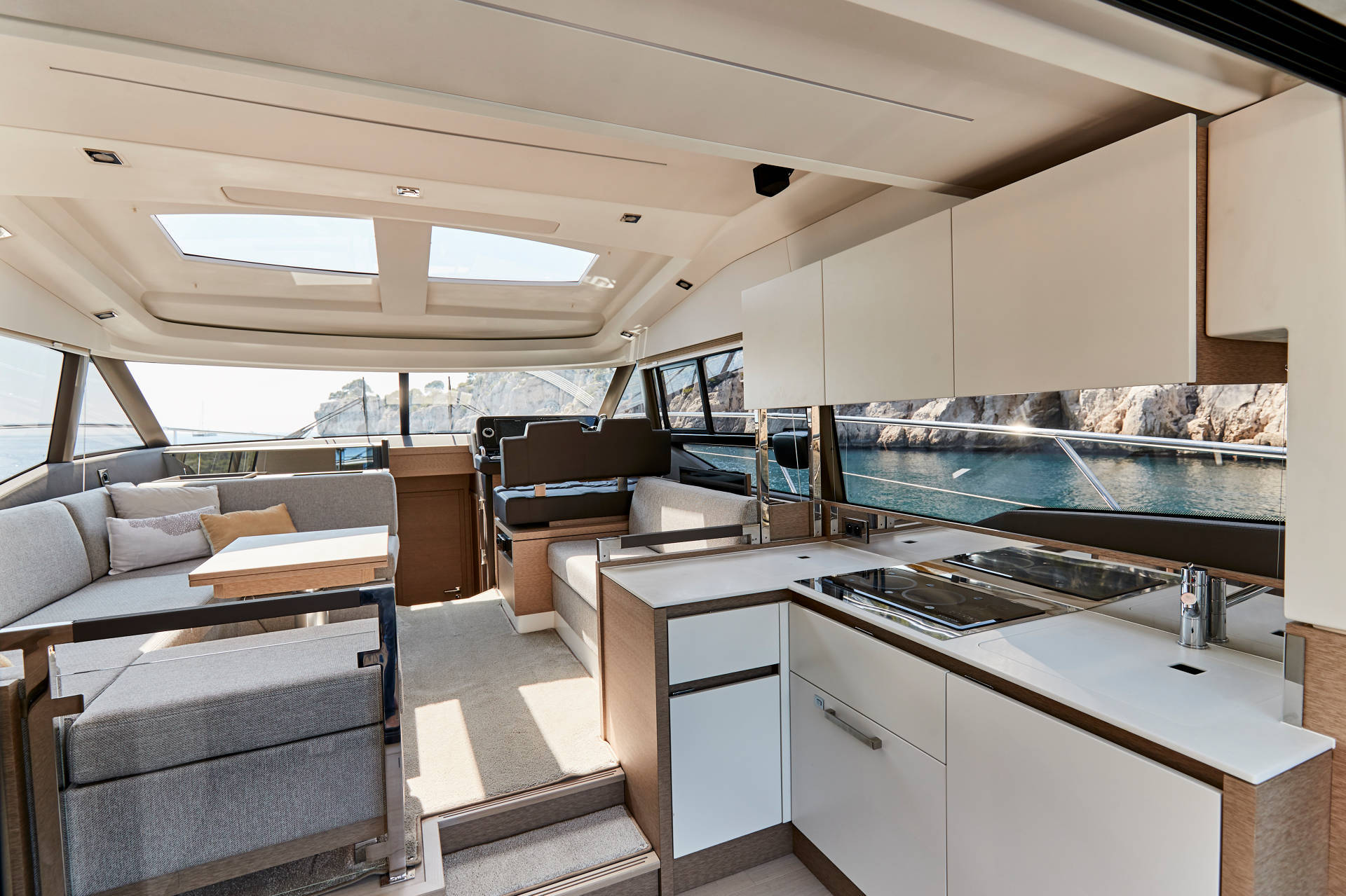 Yacht Prestige S-Line 460S interieur-Yacht Mediterranee Marseille-1