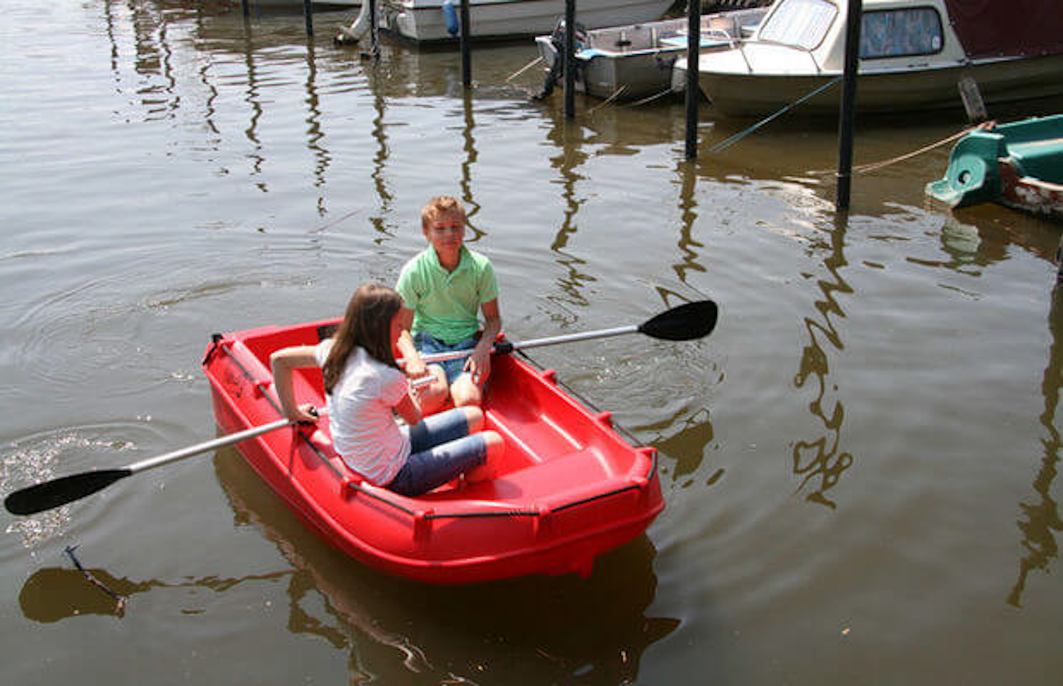 Whaly-210-Marseille-3 Le Whaly 210 est un bateau robuste incroyablement à double paroi fabriqué en plastique de haute qualité ( Polyéthylène )