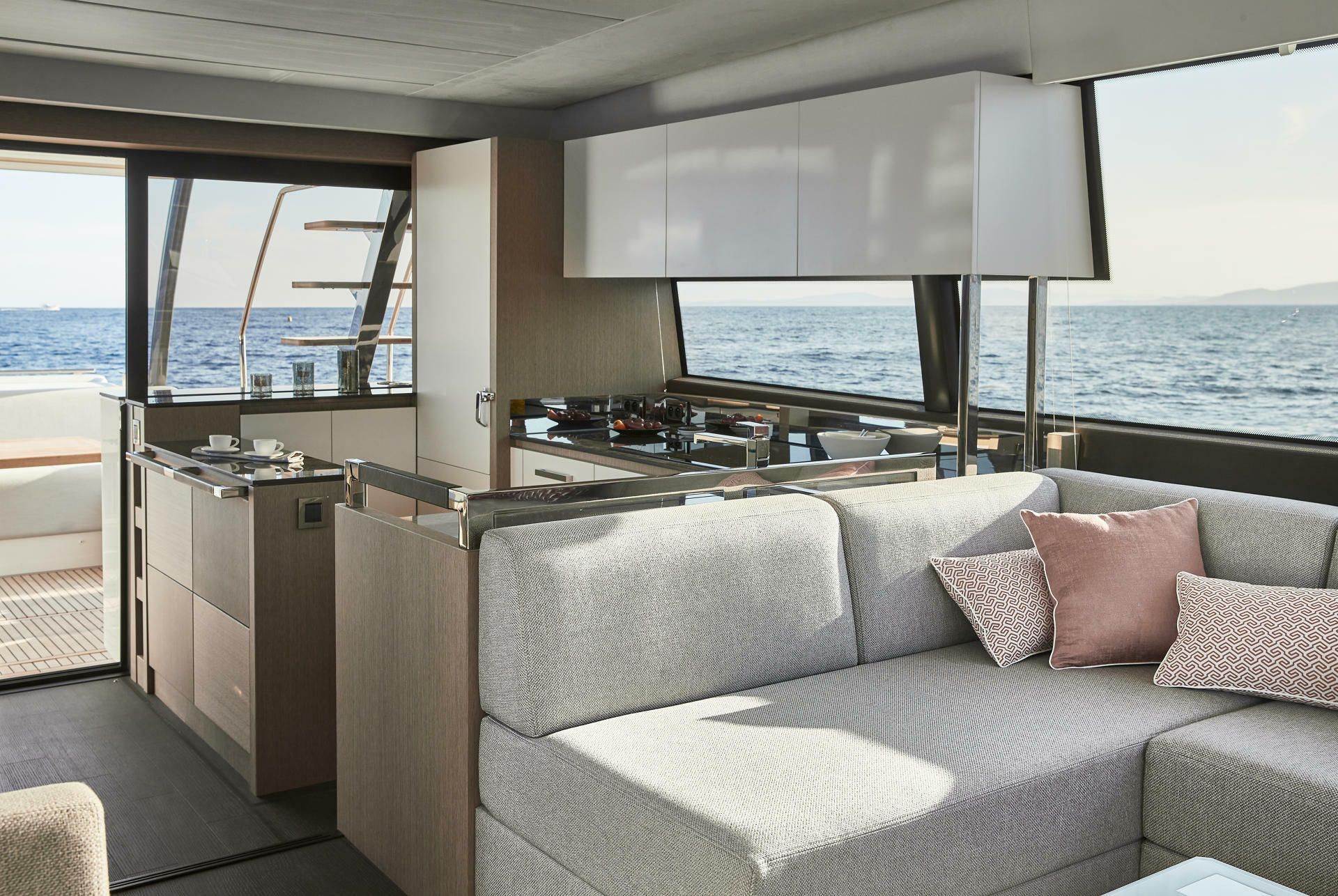 Interieur Prestige Yacht F-Line 690 Marseille-2_dec2023
