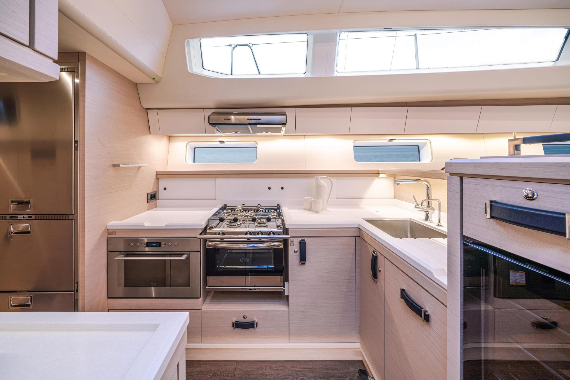 Interieur Voilier Jeanneau Yacht 65 Marseille-11
