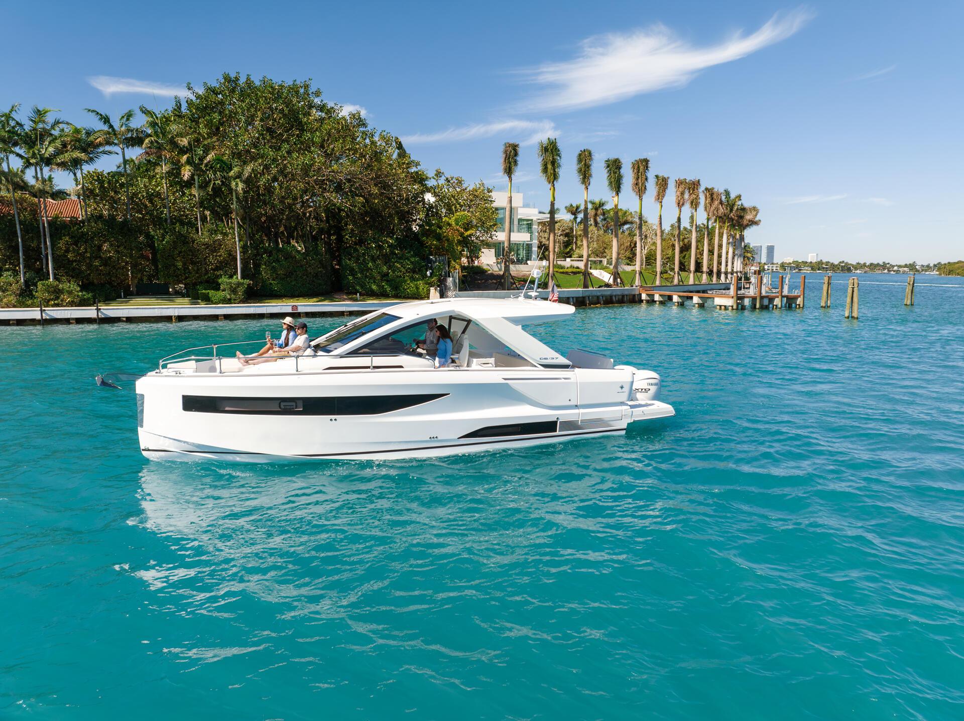 Jeanneau DB 37 OB out board - jeanneau Marseille Pointe Rouge 15